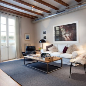 ห้องนั่งเล่นที่ทันสมัยในการตกแต่งภาพในอพาร์ทเมนต์