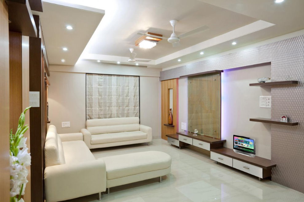สปอตไลท์ในห้องโถงของอพาร์ตเมนต์ในเมือง