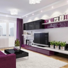 สีม่วงในการตกแต่งภายในห้องนั่งเล่น