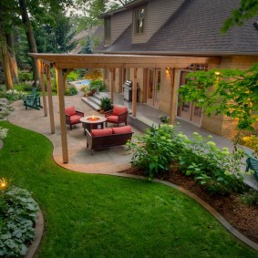 Pergola ในพื้นที่พักผ่อนหย่อนใจในสวน