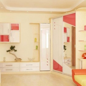 ห้องเด็กที่มีผนังสีเบจ
