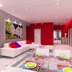 สีแดงในการตกแต่งภายในของอพาร์ทเม้น