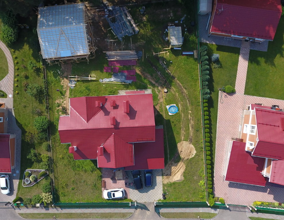 มุมมองด้านบนของพื้นที่ชานเมือง 12 เฮกตาร์