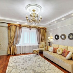 ผ้าม่านคลาสสิกกับ lambrequin ที่สวยงาม
