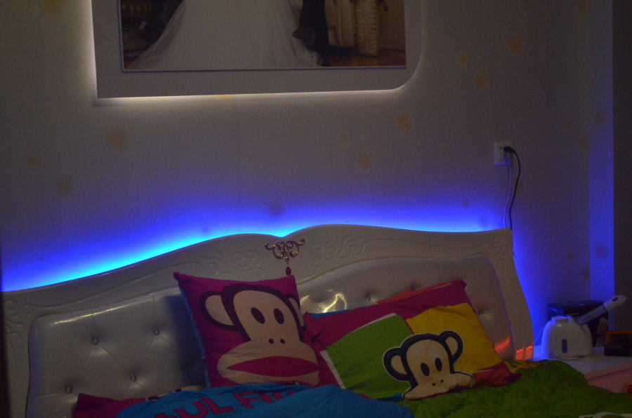 ไฟ LED ที่หัวของเปล