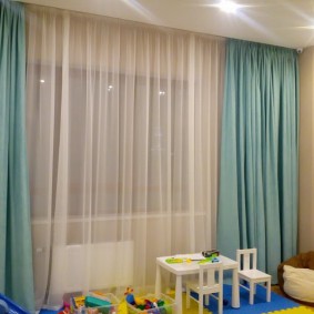 וילונות ישירים בצבע טורקיז
