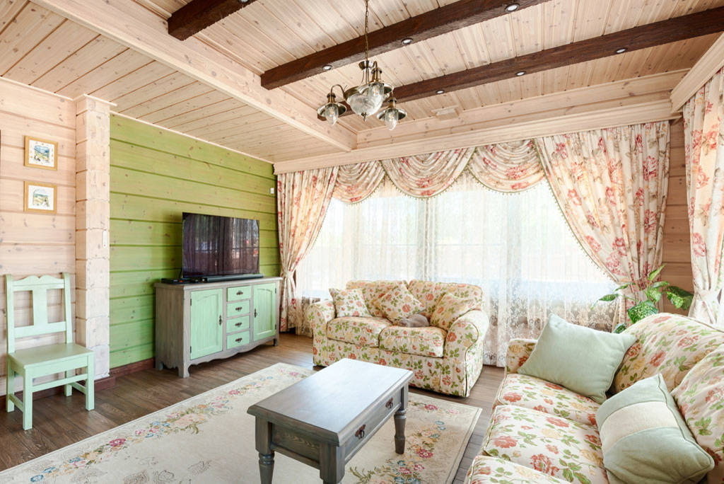 ห้องนั่งเล่นในบ้านไม้