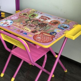 שולחנות ילדים עם רעיונות לעיצוב הכסא