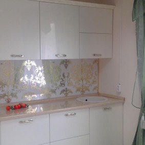 ผ้ากันเปื้อนสำหรับห้องครัวจากการตกแต่งภายในภาพ mdf