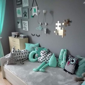 עיצוב קיר אפור DIY בחדר הילדים