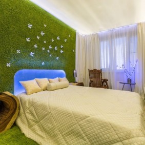พรมสีเขียวบนผนังห้องนอนเด็ก