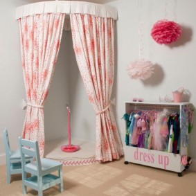 ฉากชั่วคราวในห้องลูกสาว