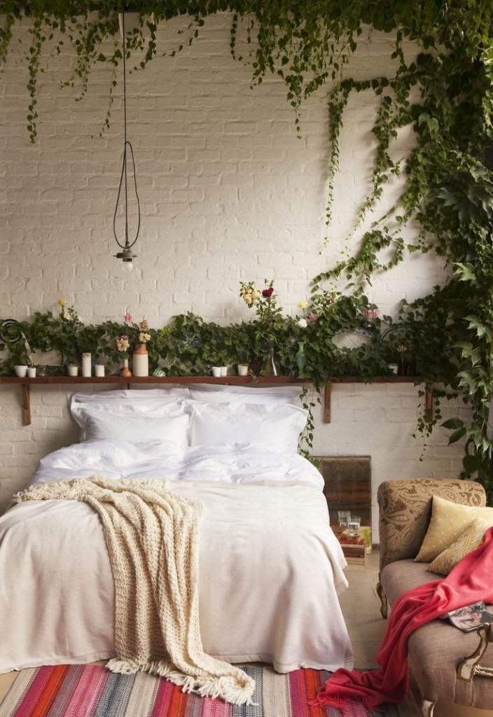 พืชสีเขียวในห้องนอนสไตล์ boho