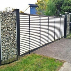 รั้วประวัติกับ gabions