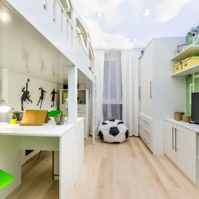 ห้องเด็กเล็กพร้อมเฟอร์นิเจอร์สีขาว