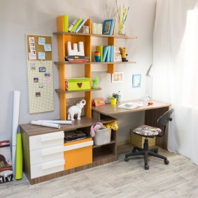 วางบนโต๊ะในห้องเด็ก