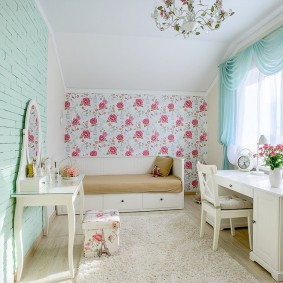 ห้องสำหรับเด็กผู้หญิงในอพาร์ตเมนต์ในเมือง