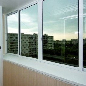 זיגוג של מרפסות ו loggias ברעיונות רעיונות לדירה